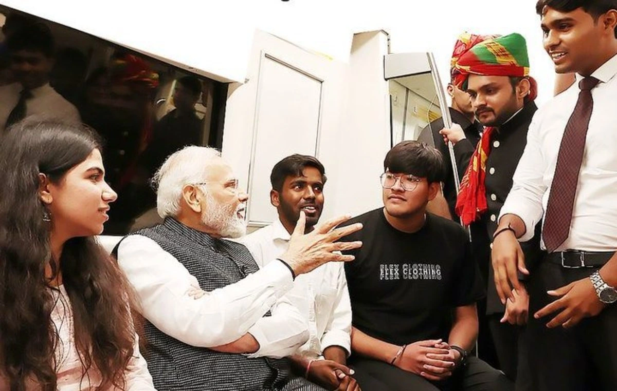 Yuva Shakti से बदल रहा भारत का भविष्य: PM Modi  ने NDA के 11 साल पूरे होने पर किया Young Achievers का सम्मान