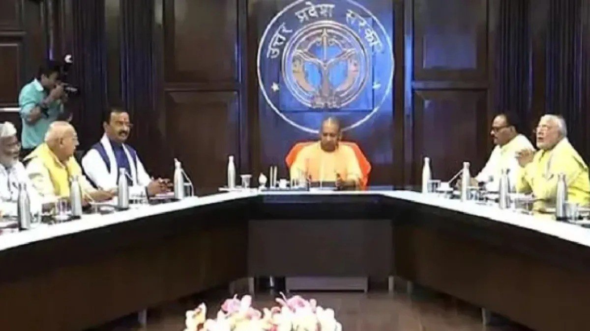 शिक्षकों-शिक्षामित्रों को बड़ी सौगात: कैशलेस मेडिकल सहित 30 प्रस्तावों को योगी कैबिनेट की मंजूरी